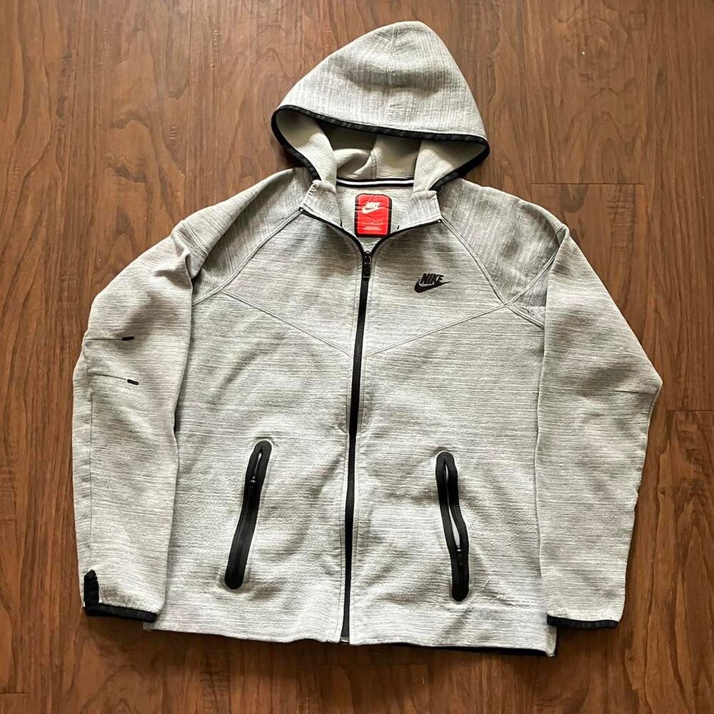 Nike Men's Grey Hoodie